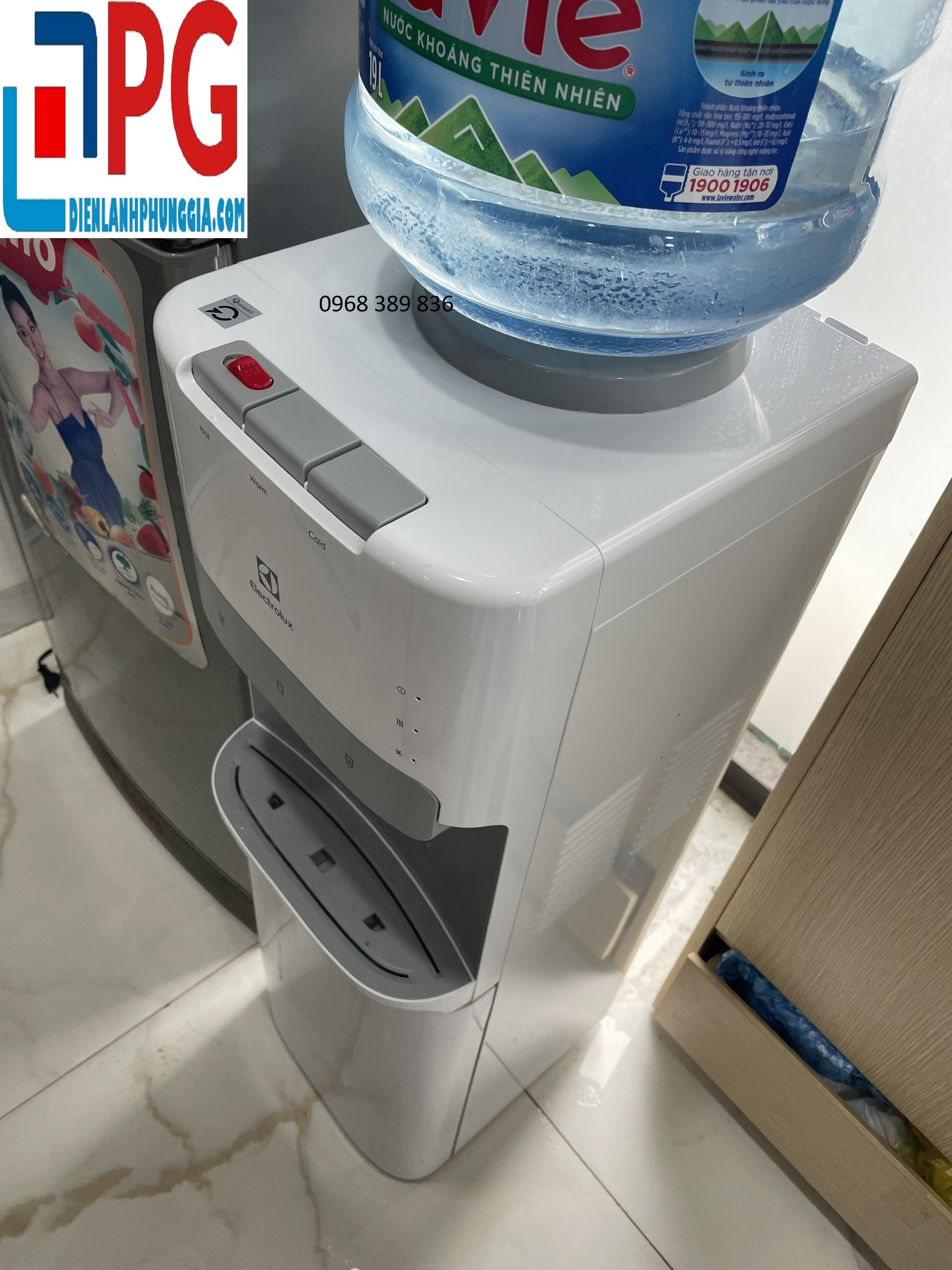 sua-cay-nuoc-nong-lanh-Tây-Hồ-điện-lạnh-phùng-gia