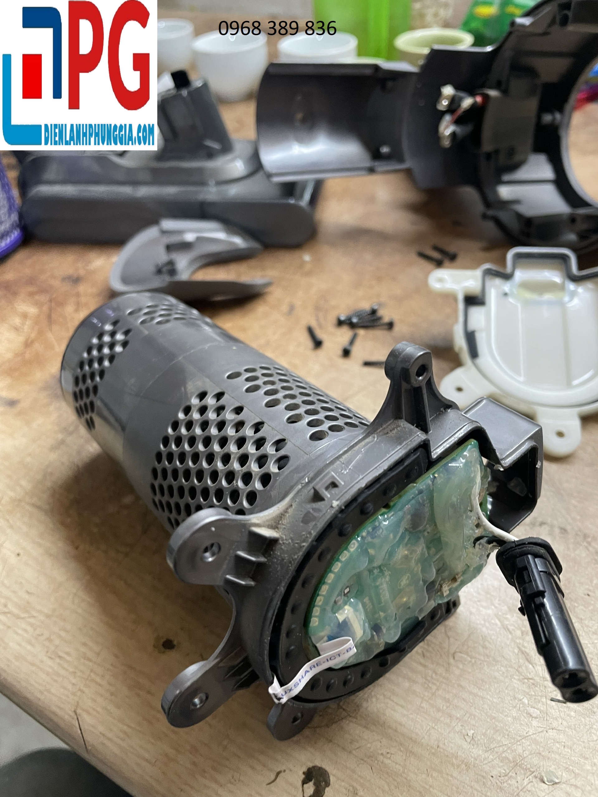 sửa máy hút bụi dyson tại kdt smart city