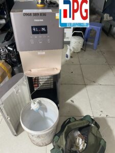 Sửa cây nước nóng lạnh kđt Royal City