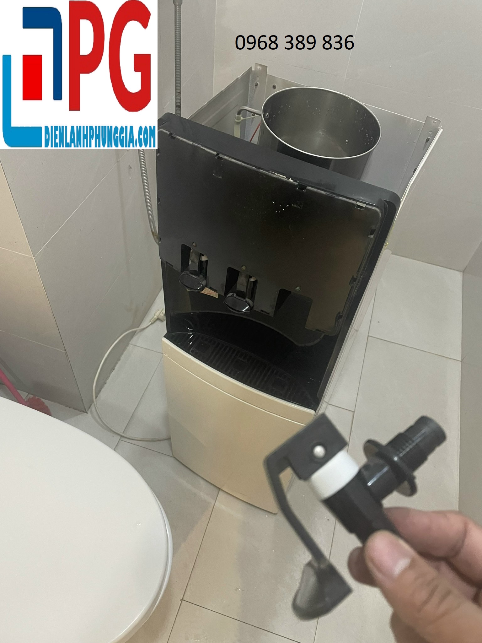 Sửa cây nước nóng lạnh kđt Royal City