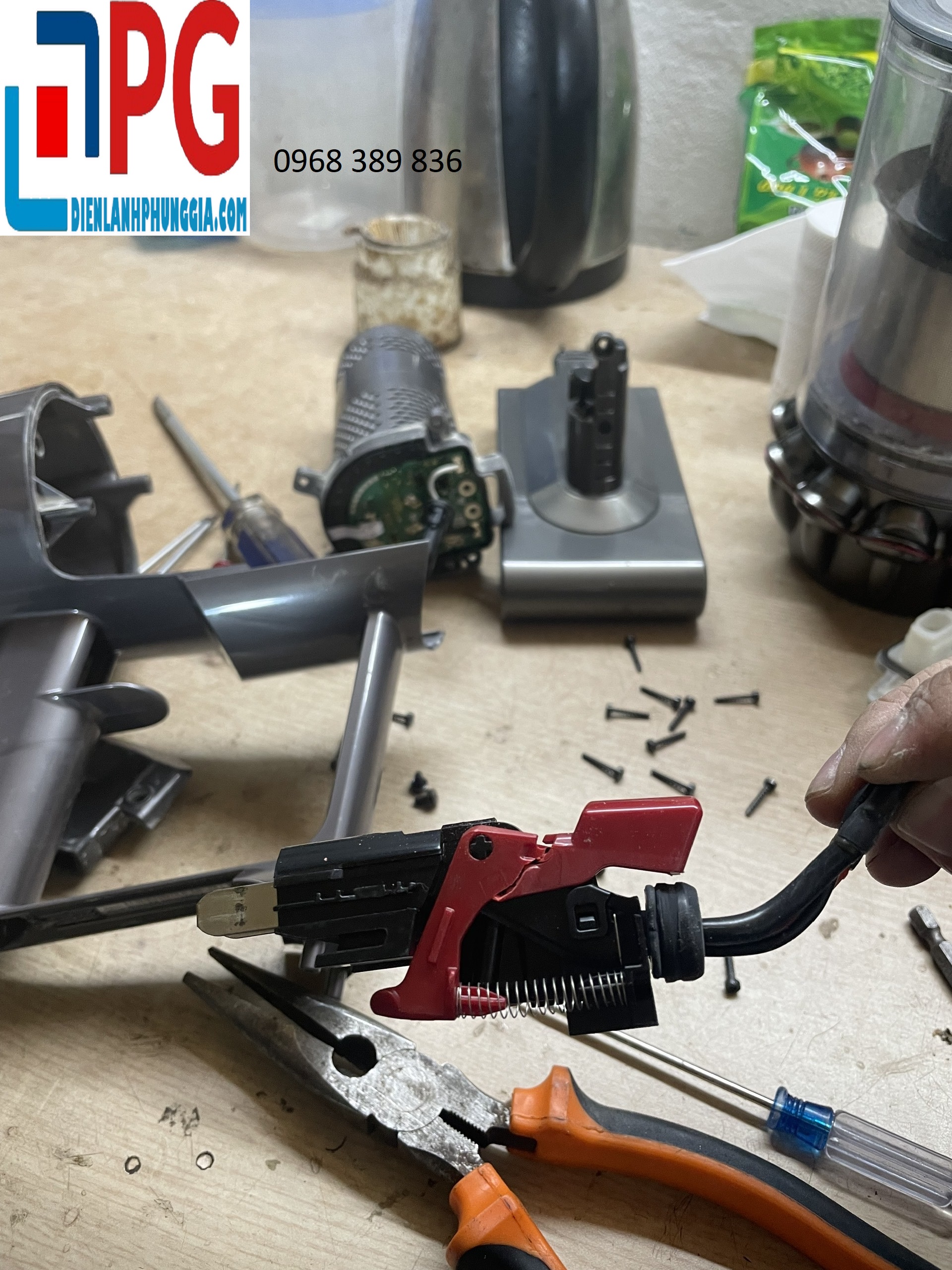 sửa máy hút bụi Dyson tại KĐT Văn Phú Hà Đông