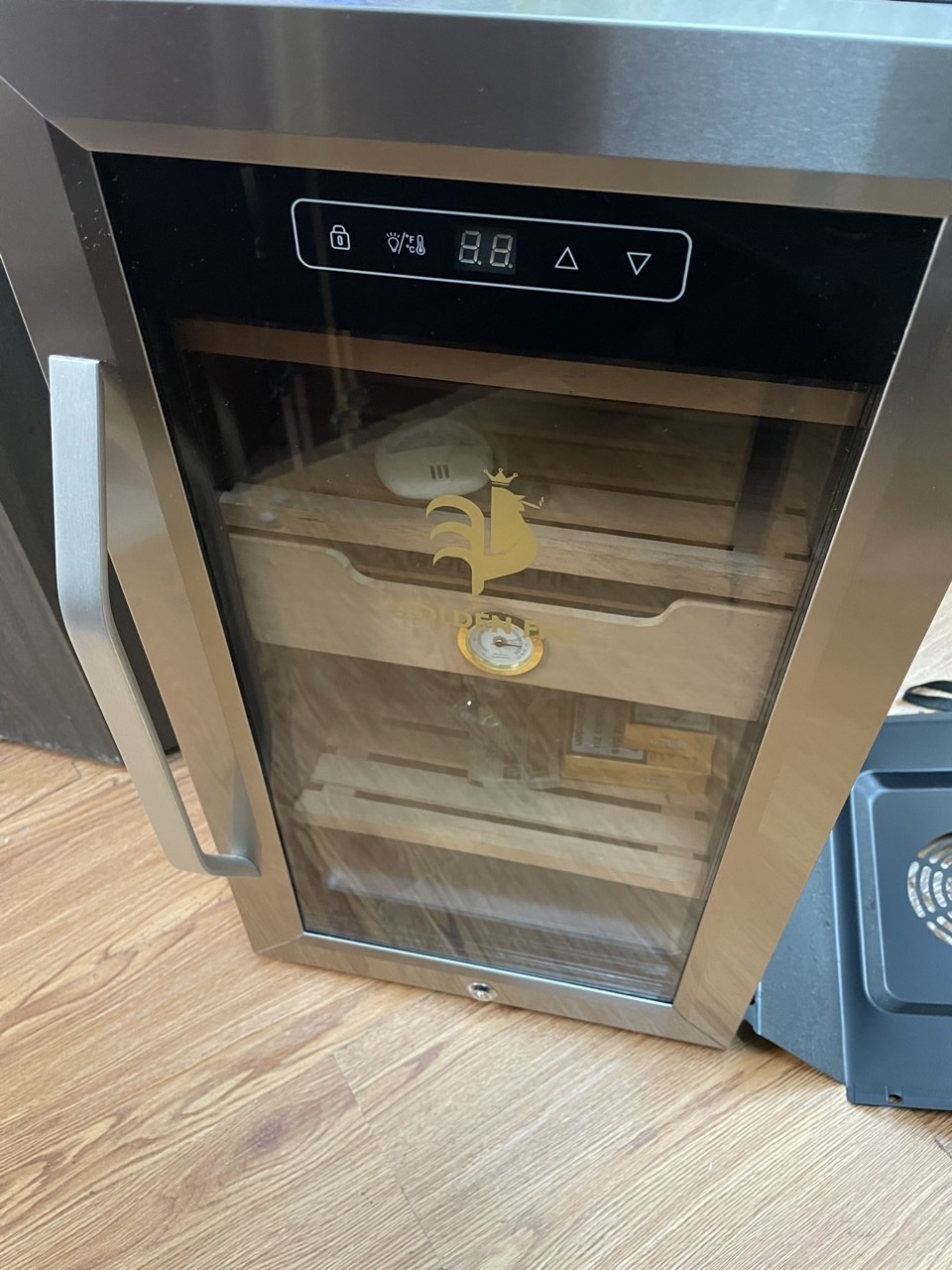 Sửa tủ cigar tại KĐT Thanh Hà Hà Đông